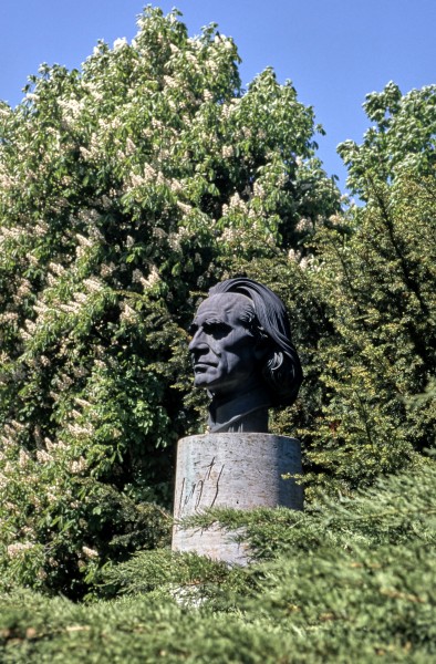 Franz-Liszt-Denkmal