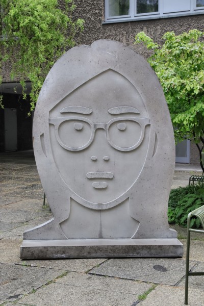 Frauenrelief
