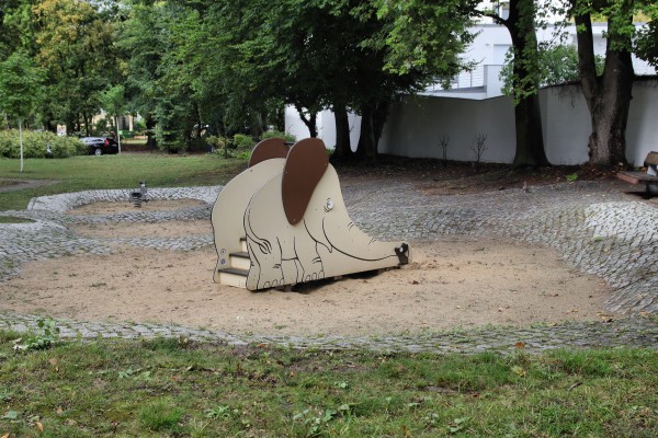 Elefantenrutsche