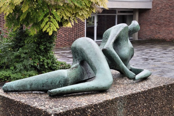 Skulptur Liegende
