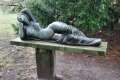 Liegende weibliche Figur