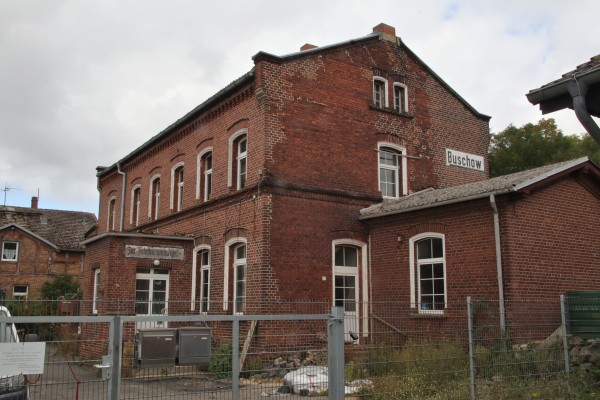 Bahnhofsgebäude